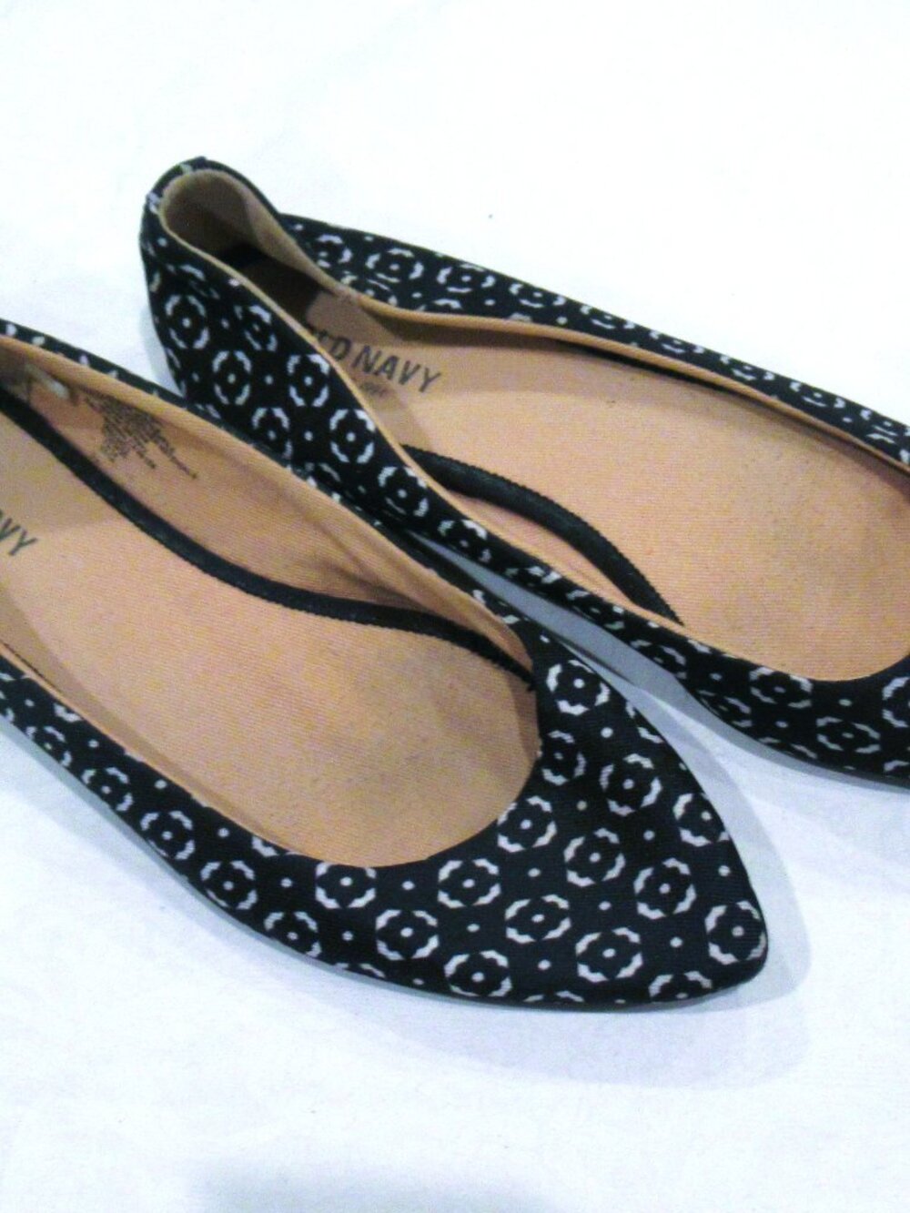 Old Navy black and white flats, sz. 6, Black Jack